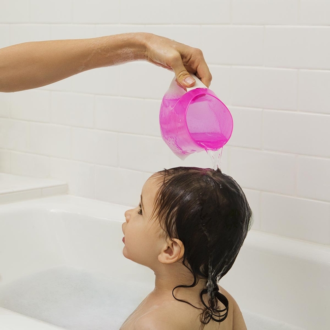 MUNCHKIN Shampoo Rinser Κανάτα Για Ξέβγαλμα Σαμπουάν Μωρού Ροζ 1 τμχ